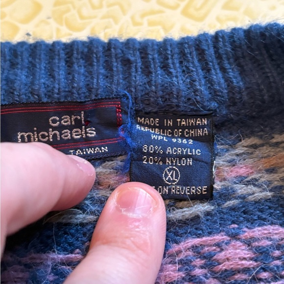 Vintage Men's V-Neck Blue Patterned Sweater Vest - Picture 4 of 7